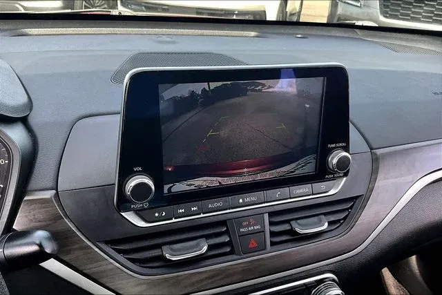 2024 Nissan Altima 2.5 SV thumbnail 13