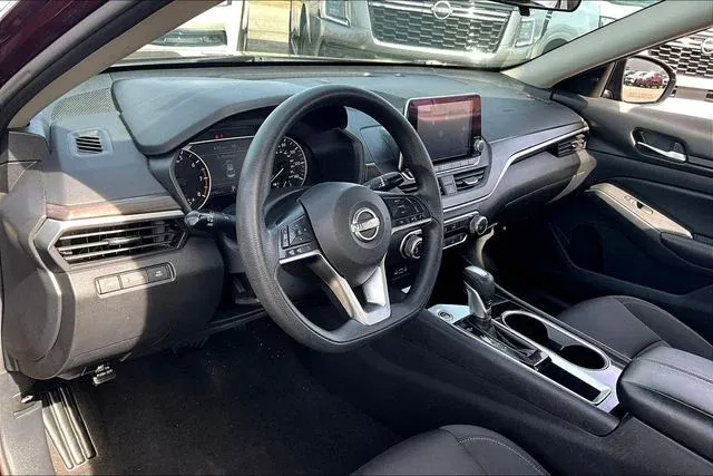 2024 Nissan Altima 2.5 SV thumbnail 14