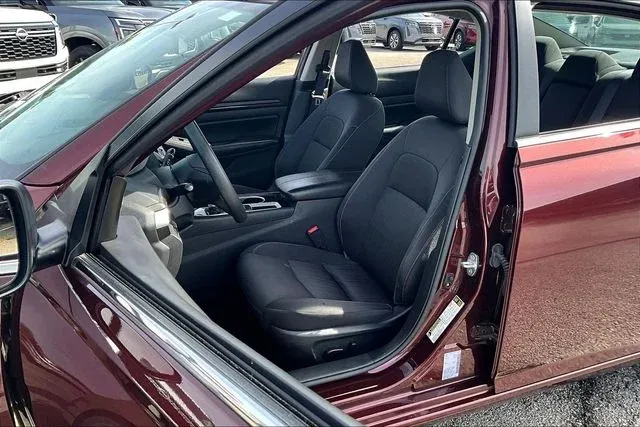 2024 Nissan Altima 2.5 SV thumbnail 18