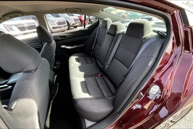 2024 Nissan Altima 2.5 SV thumbnail 19