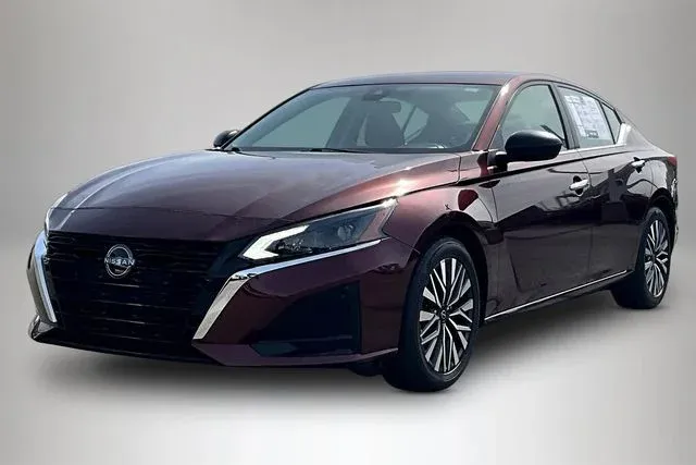 2024 Nissan Altima 2.5 SV thumbnail 2