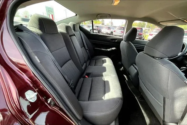 2024 Nissan Altima 2.5 SV thumbnail 22