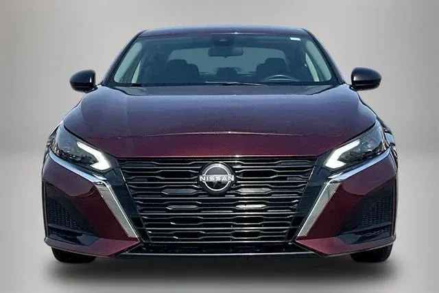 2024 Nissan Altima 2.5 SV thumbnail 3