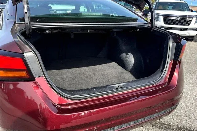 2024 Nissan Altima 2.5 SV thumbnail 32