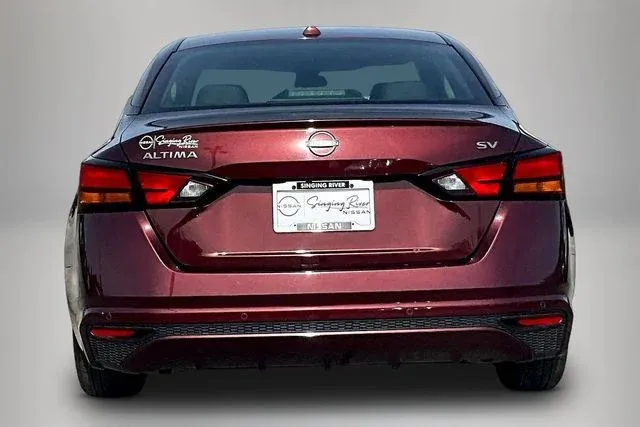 2024 Nissan Altima 2.5 SV thumbnail 6