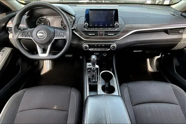 2024 Nissan Altima 2.5 SV thumbnail 7