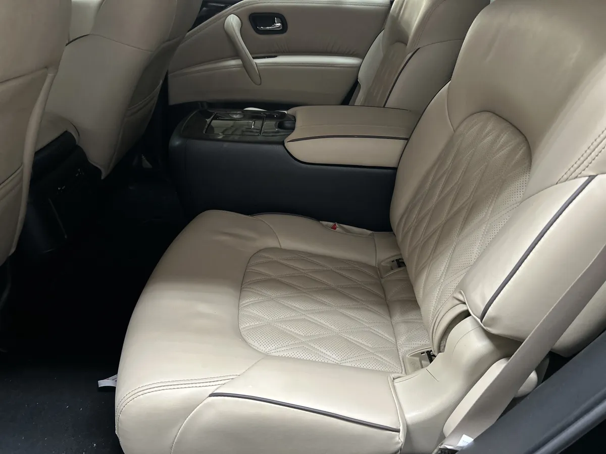 2024 Nissan Armada Platinum thumbnail 7