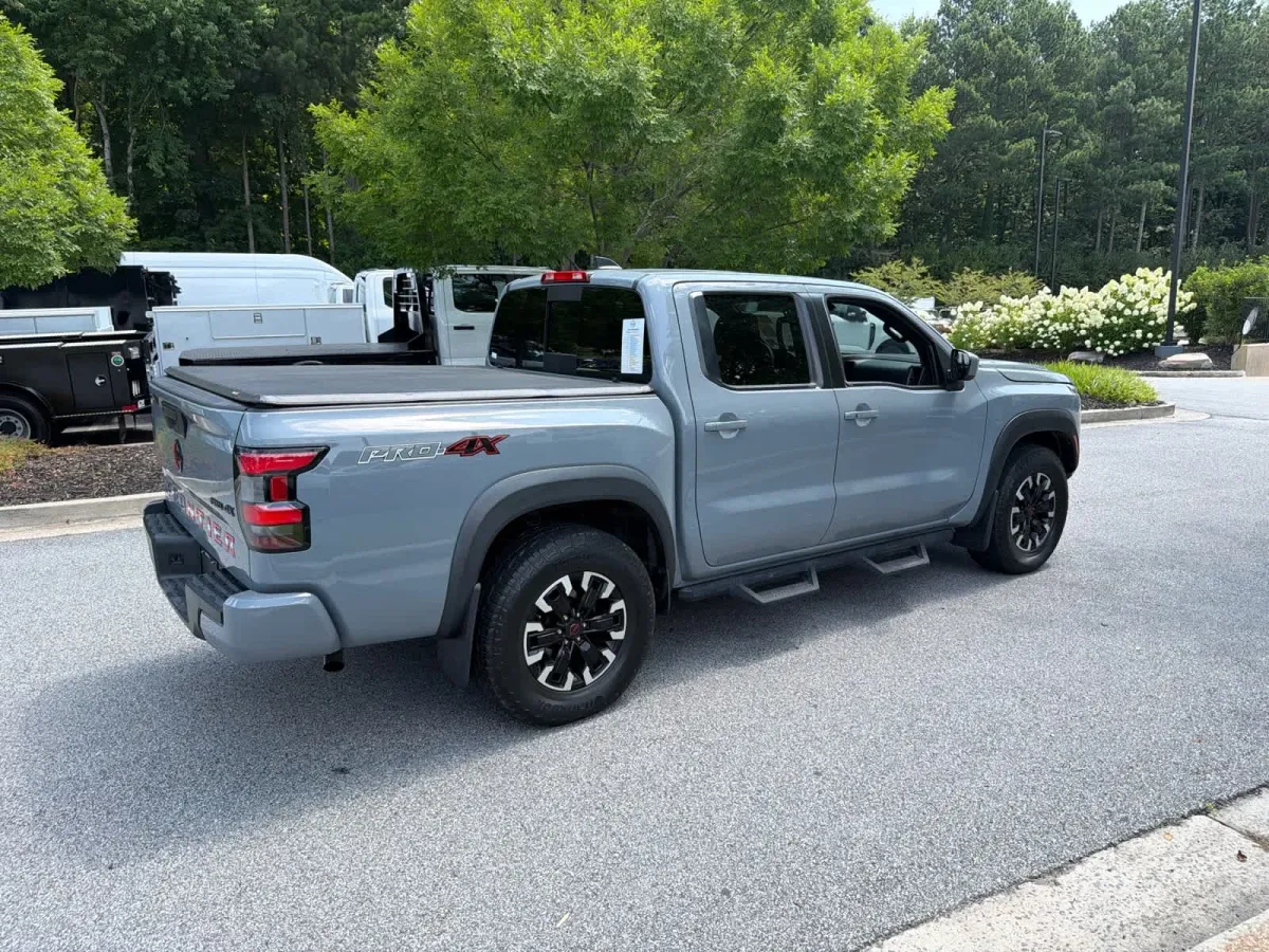 2024 Nissan Frontier PRO-4X thumbnail 2
