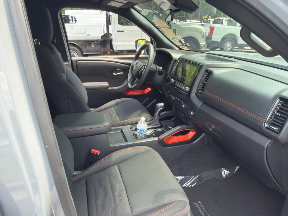 2024 Nissan Frontier PRO-4X thumbnail 3