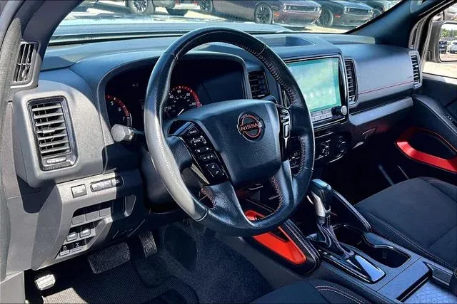 2024 Nissan Frontier PRO-4X thumbnail 14