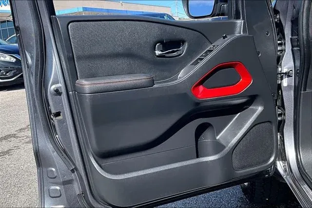 2024 Nissan Frontier PRO-4X thumbnail 17