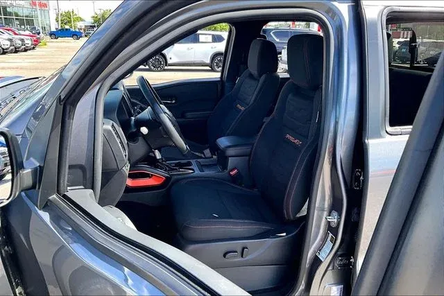 2024 Nissan Frontier PRO-4X thumbnail 18