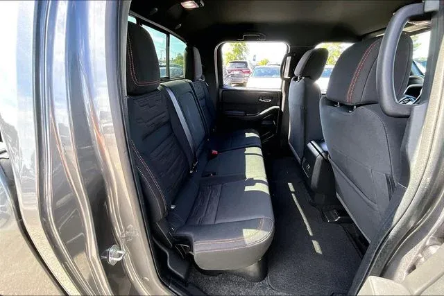 2024 Nissan Frontier PRO-4X thumbnail 22