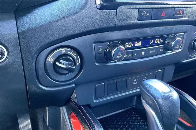 2024 Nissan Frontier PRO-4X thumbnail 24