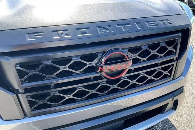 2024 Nissan Frontier PRO-4X thumbnail 32