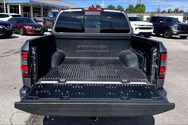 2024 Nissan Frontier PRO-4X thumbnail 34