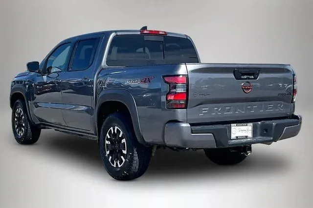 2024 Nissan Frontier PRO-4X thumbnail 4