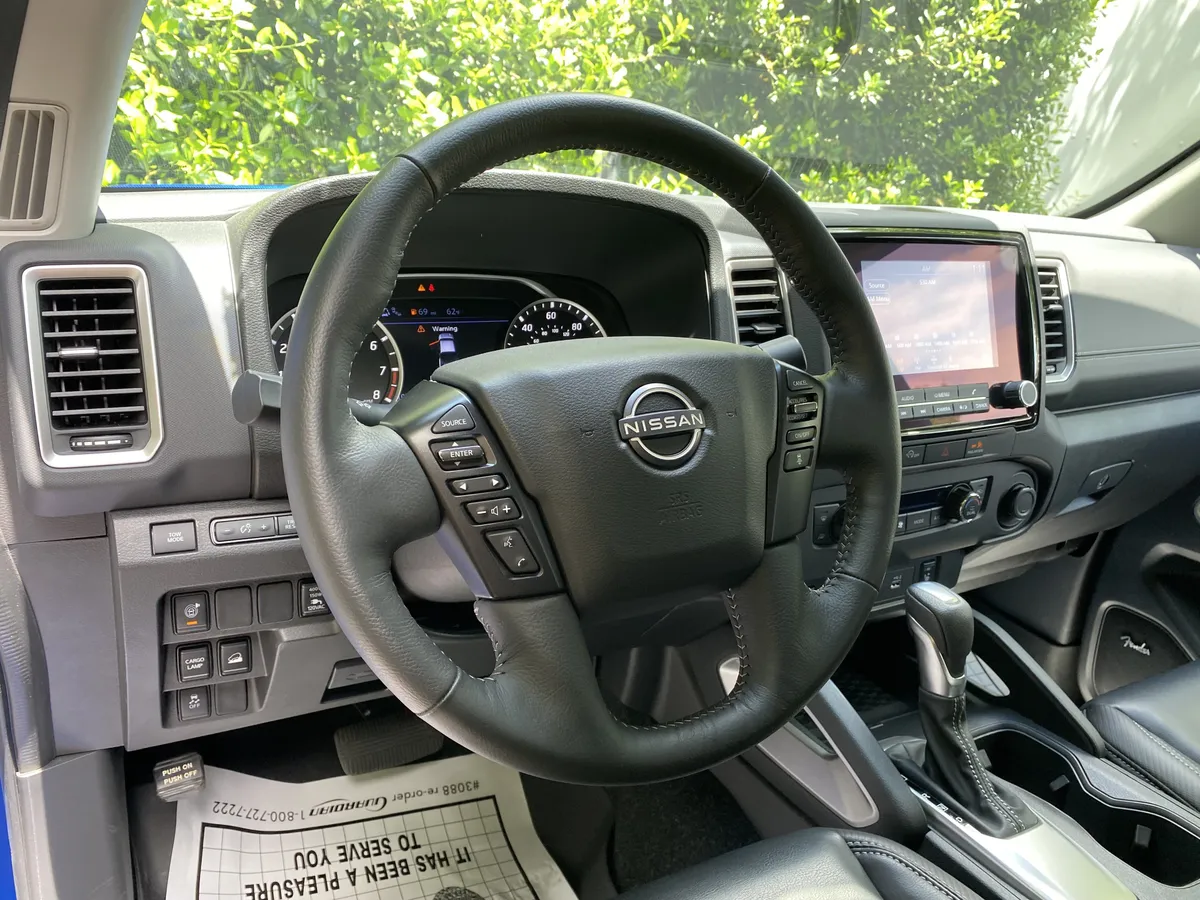 2024 Nissan Frontier SL thumbnail 15
