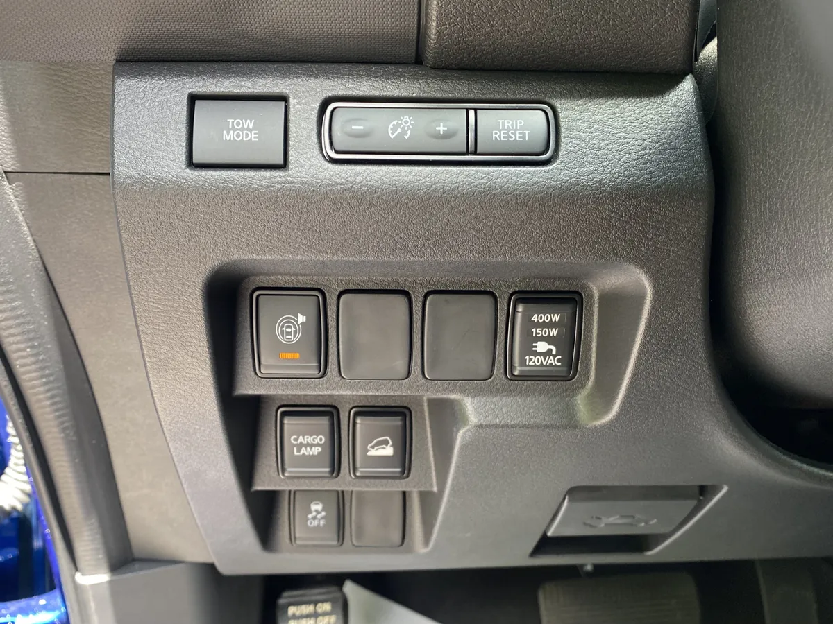 2024 Nissan Frontier SL thumbnail 16