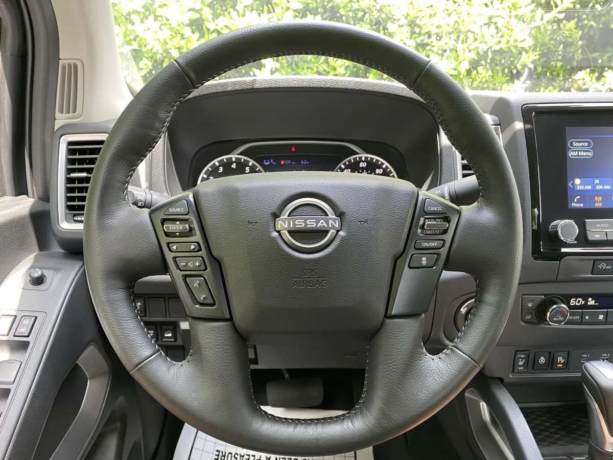 2024 Nissan Frontier SL thumbnail 17