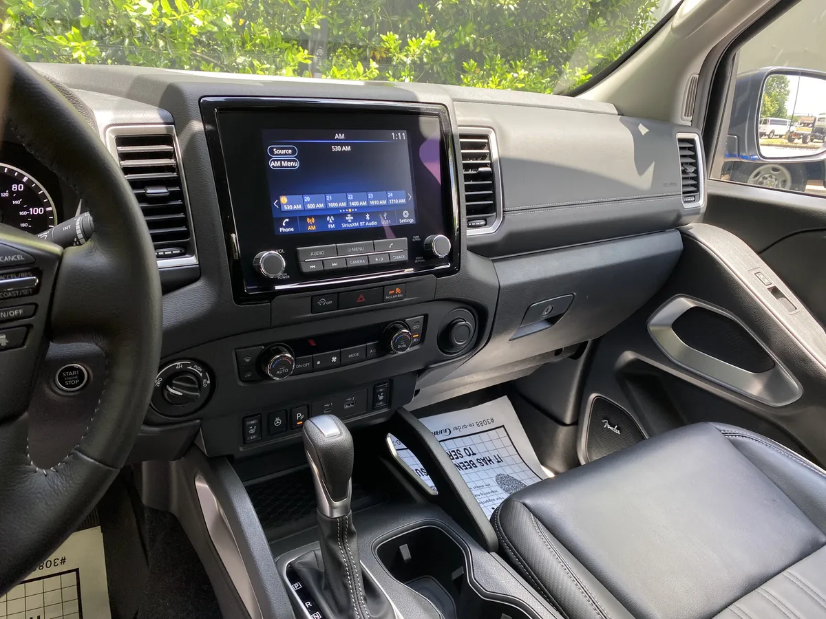 2024 Nissan Frontier SL thumbnail 22