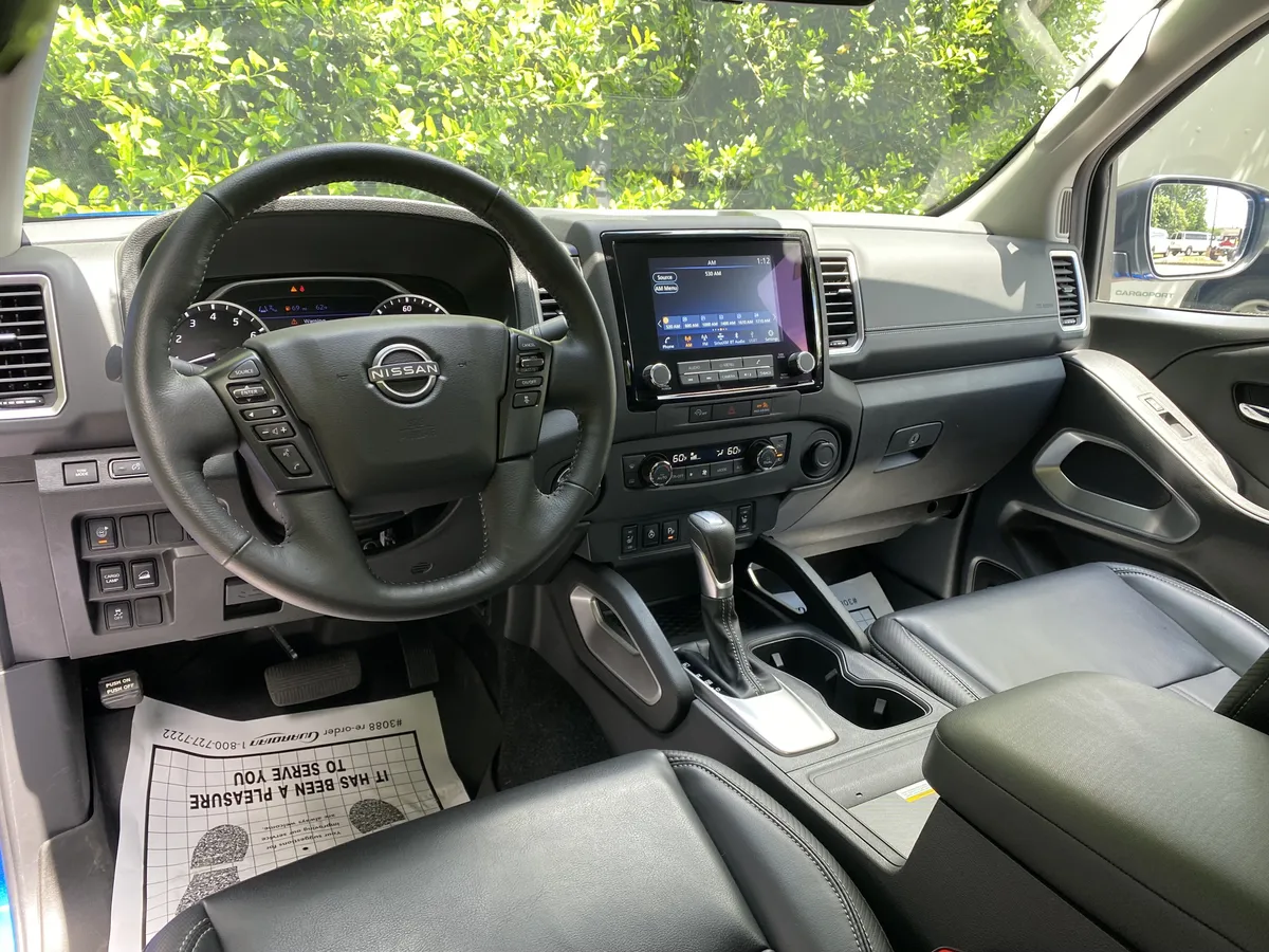 2024 Nissan Frontier SL thumbnail 32