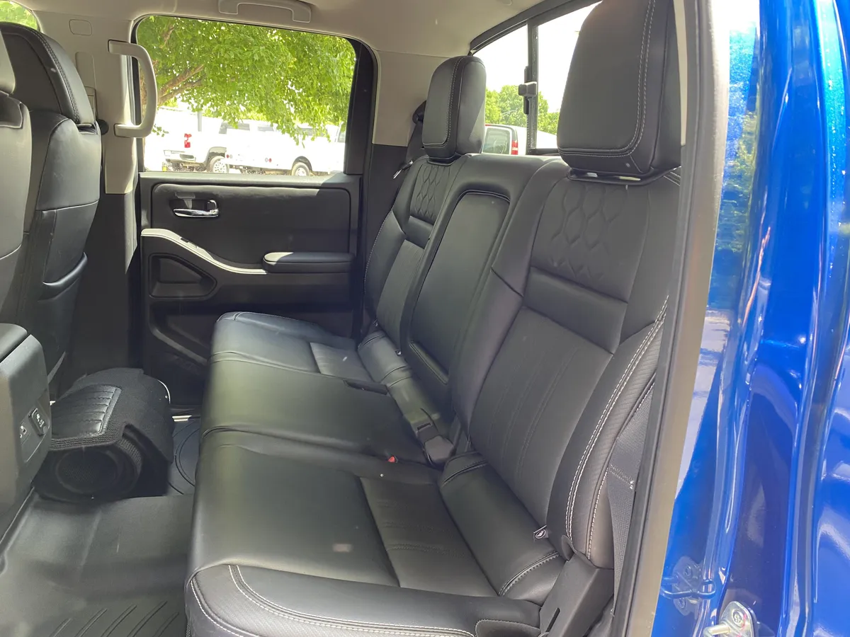 2024 Nissan Frontier SL thumbnail 35