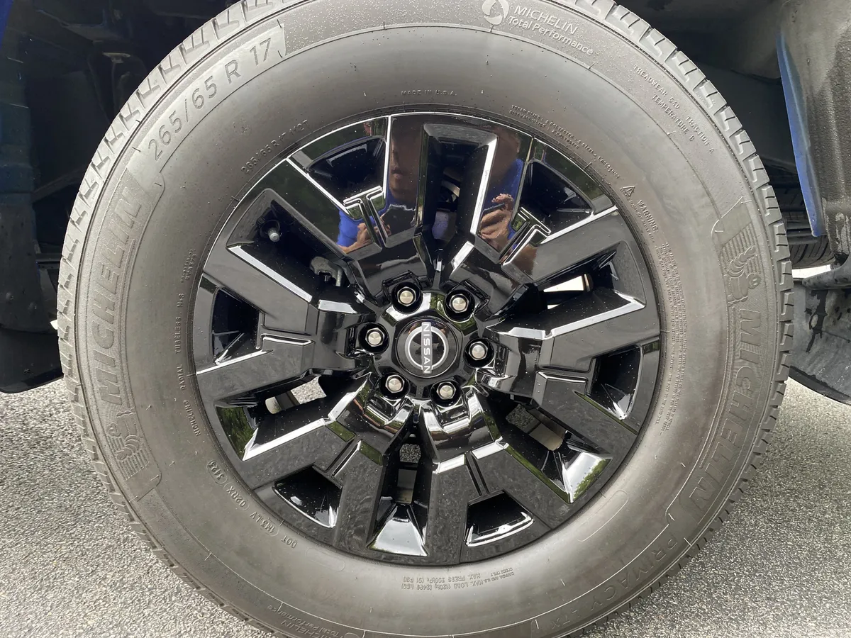 2024 Nissan Frontier SL thumbnail 41