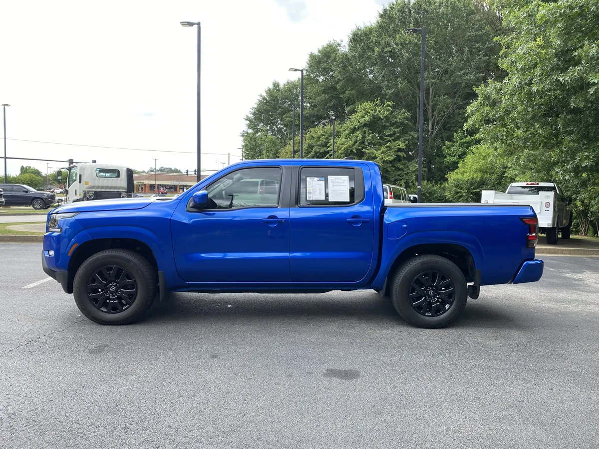 2024 Nissan Frontier SL thumbnail 5