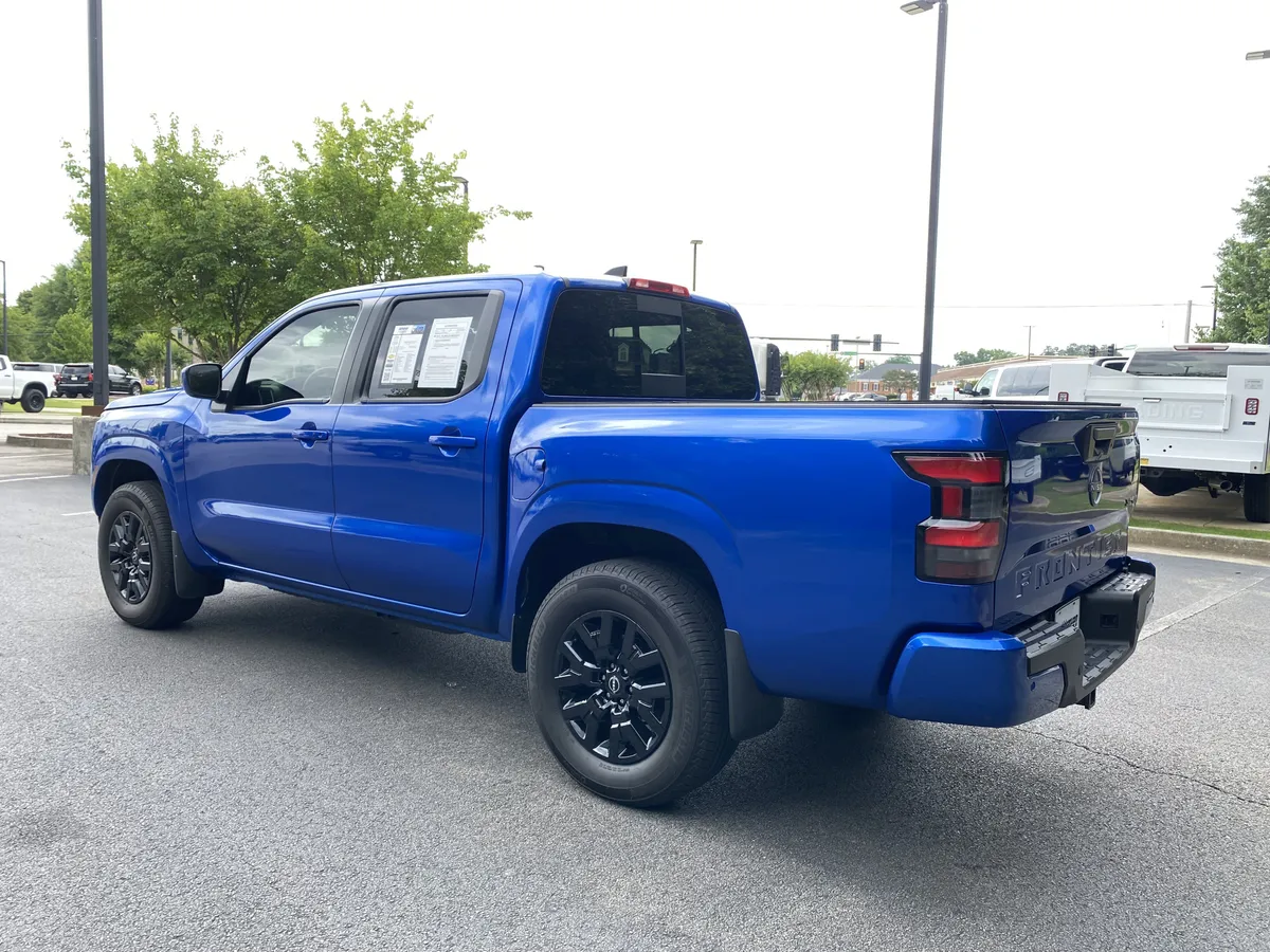 2024 Nissan Frontier SL thumbnail 6