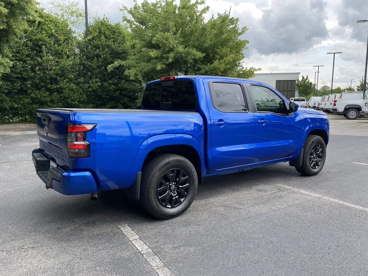 2024 Nissan Frontier SL thumbnail 8