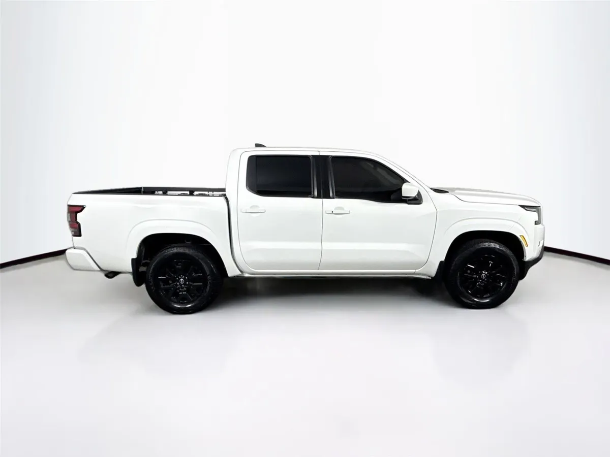 2024 Nissan Frontier SV thumbnail 10