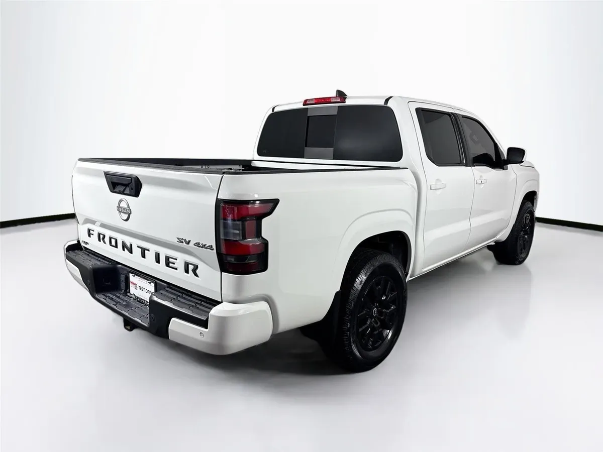 2024 Nissan Frontier SV thumbnail 2