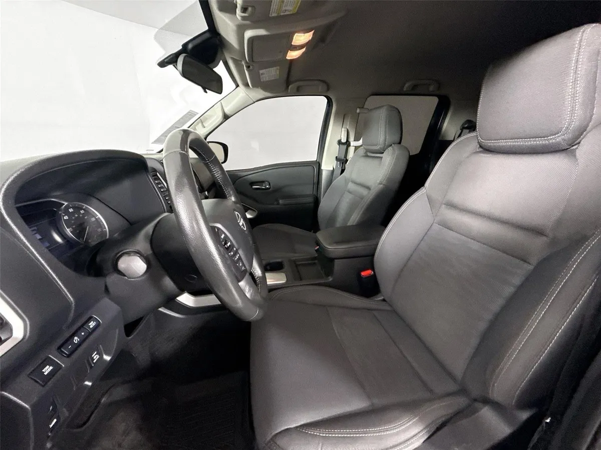 2024 Nissan Frontier SV thumbnail 3