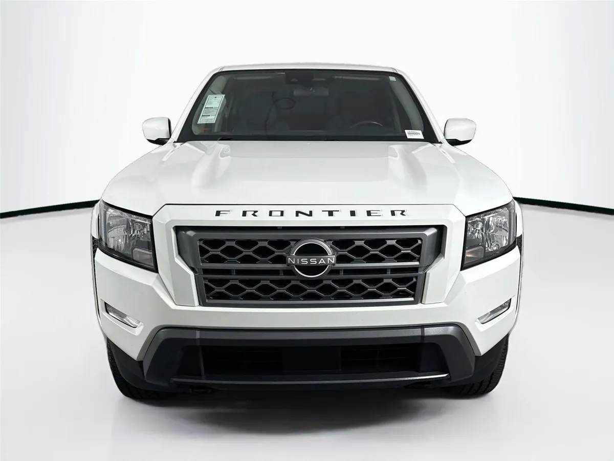 2024 Nissan Frontier SV thumbnail 8