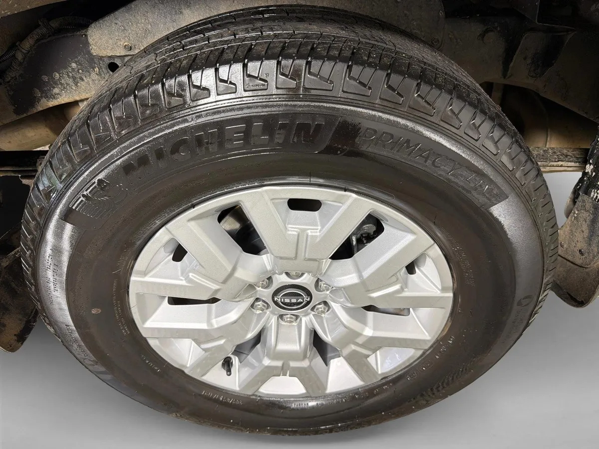 2024 Nissan Frontier SV thumbnail 17