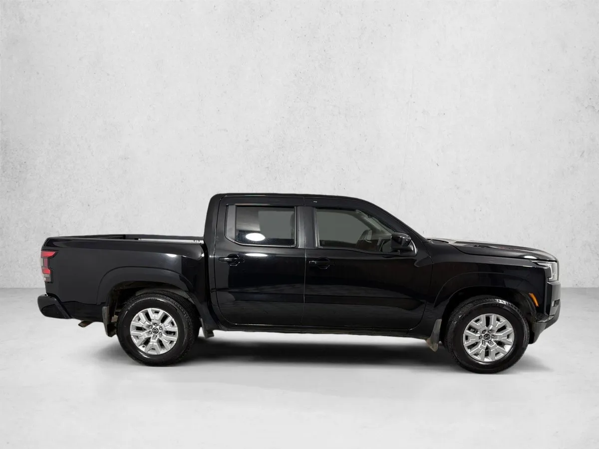 2024 Nissan Frontier SV thumbnail 2