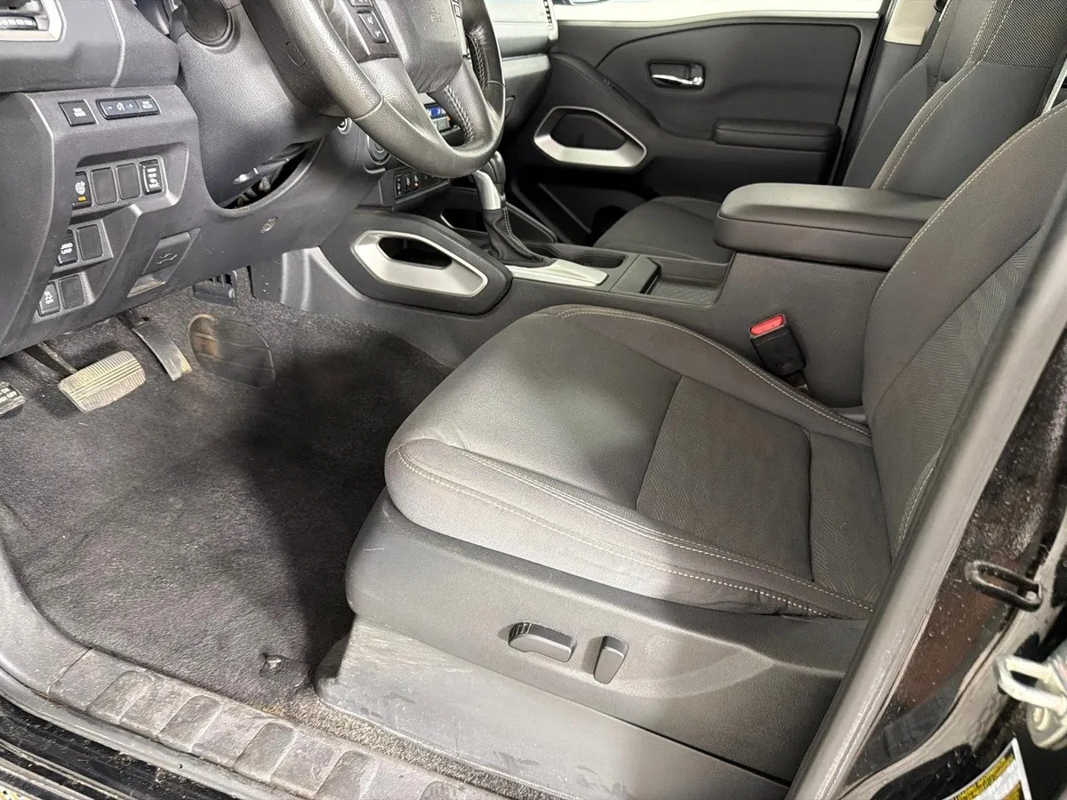 2024 Nissan Frontier SV thumbnail 9