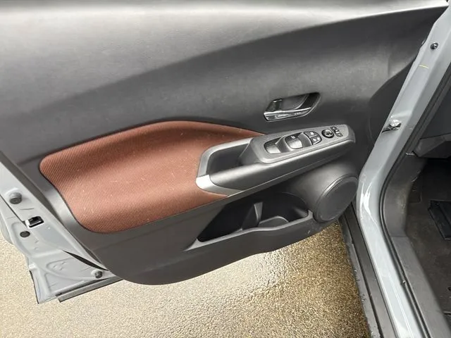 2024 Nissan Kicks SR thumbnail 13
