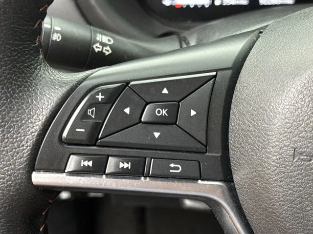 2024 Nissan Kicks SR thumbnail 18