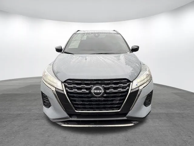 2024 Nissan Kicks SR thumbnail 2