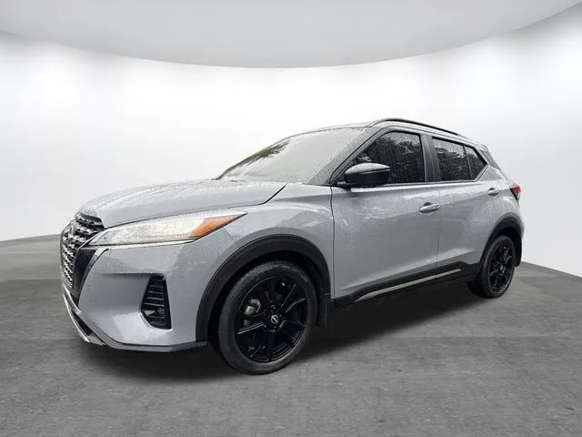 2024 Nissan Kicks SR thumbnail 3