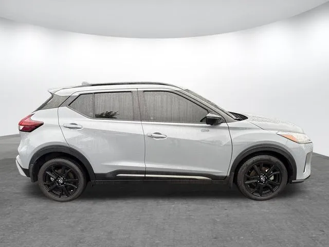 2024 Nissan Kicks SR thumbnail 4