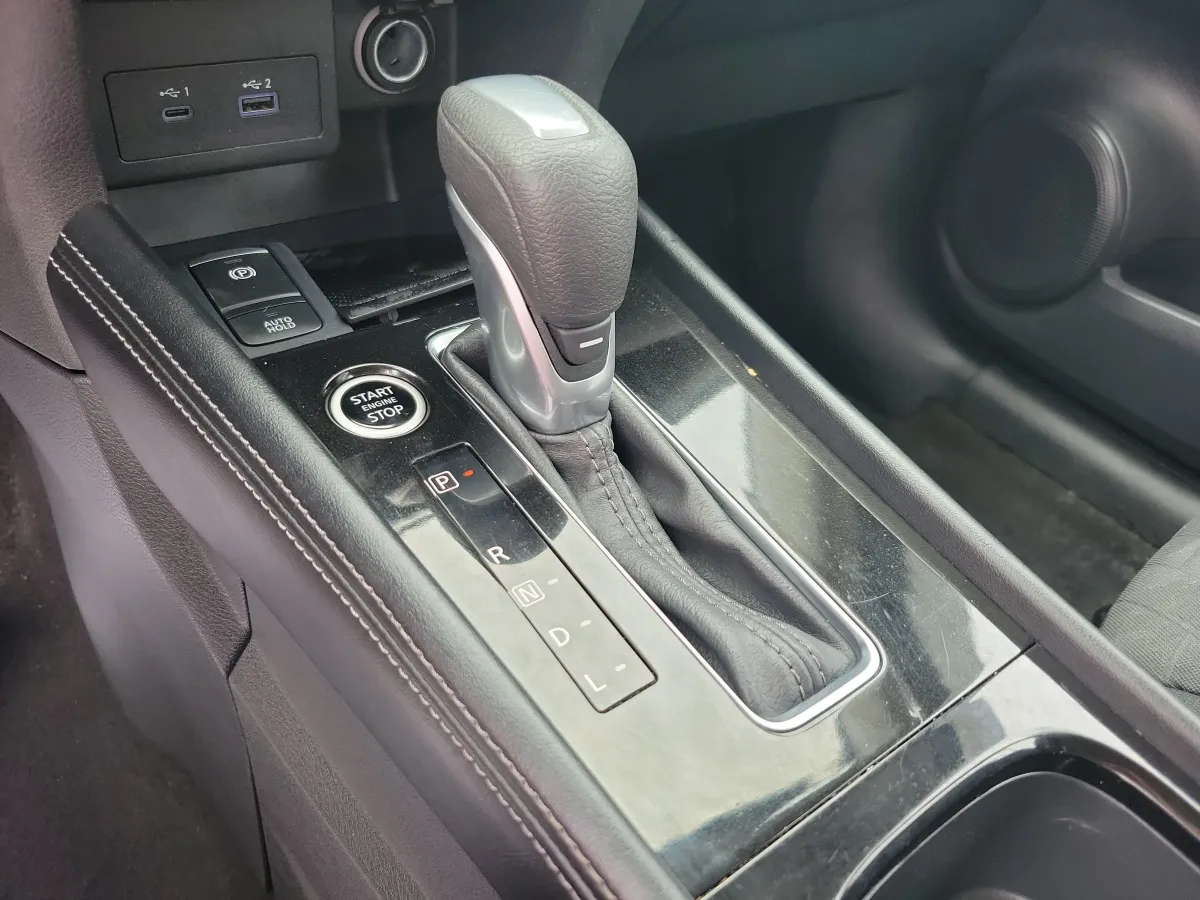 2024 Nissan Kicks SV thumbnail 10