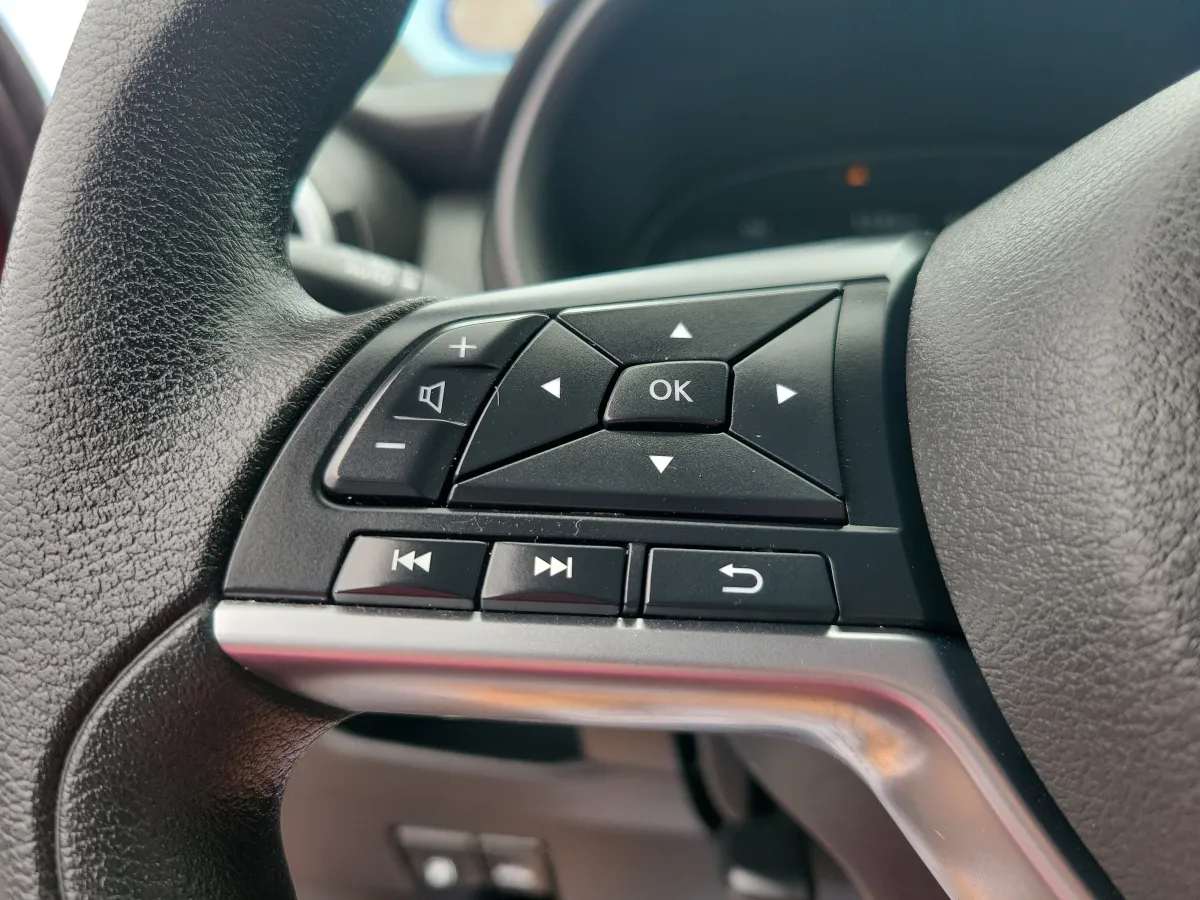 2024 Nissan Kicks SV thumbnail 14