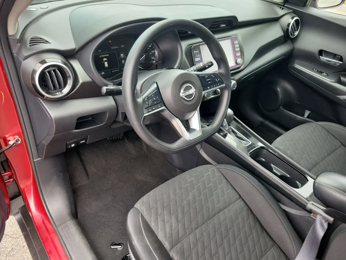 2024 Nissan Kicks SV thumbnail 4