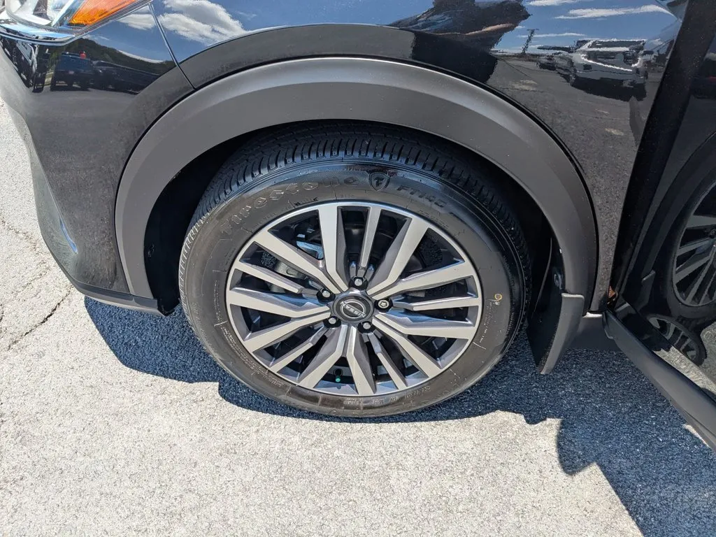 2024 Nissan Kicks SV thumbnail 10