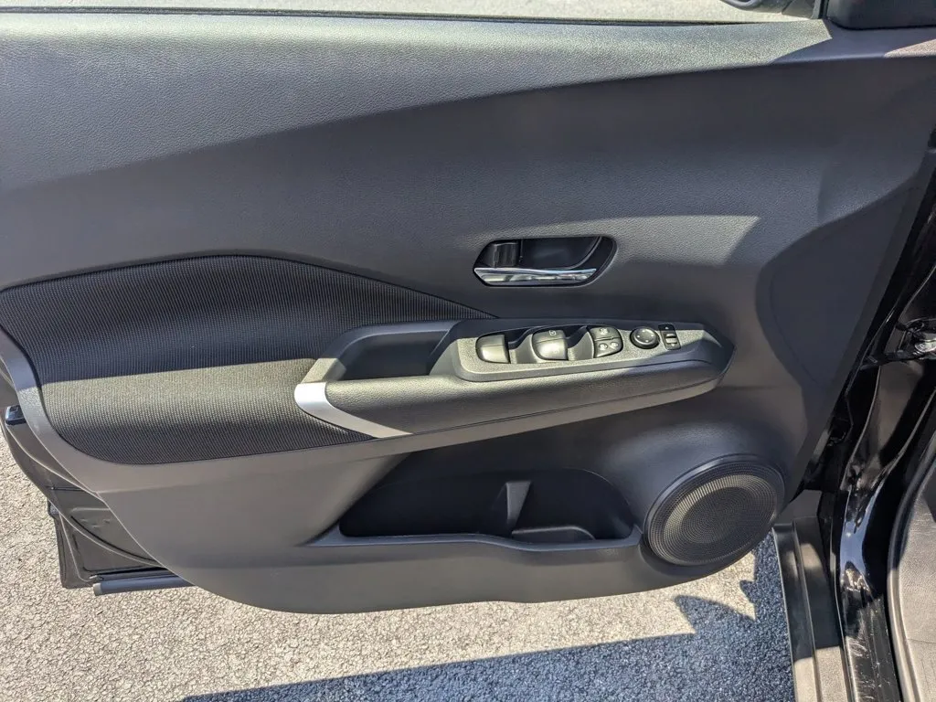 2024 Nissan Kicks SV thumbnail 11