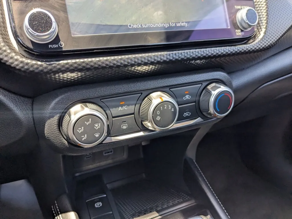 2024 Nissan Kicks SV thumbnail 17