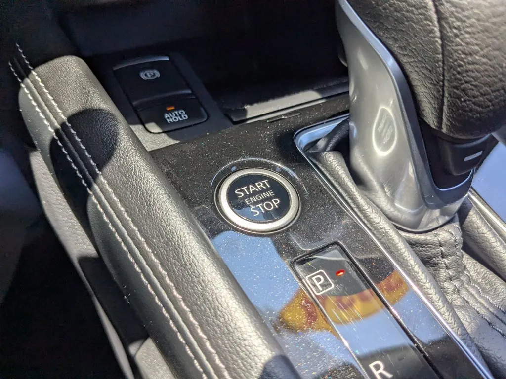2024 Nissan Kicks SV thumbnail 19